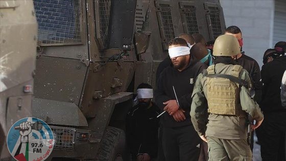 الاحتلال يعتقل 7 مواطنين بينهم طالبة جامعية من بيت عوا جنوب غرب الخليل