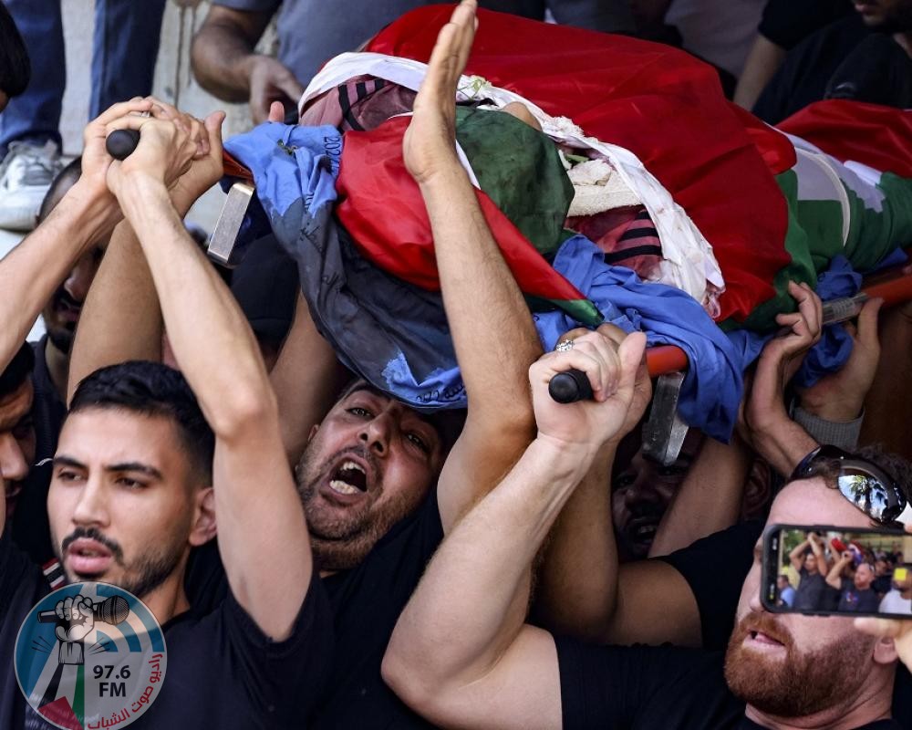تشييع جثمان الشاب صُب لبن في كفر عقب شمال القدس المحتلة