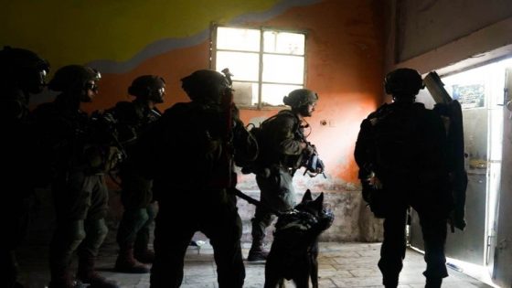 الاحتلال يعتقل 3 مواطنين ومستوطنون يهاجمون المركبات على شارع قلقيلية-نابلس