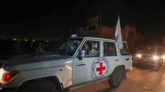 الصليب الأحمر يستعد لـ”عملية دقيقة” تشمل تبادل أسرى وإغاثة غزة