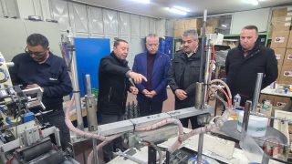 مدير الضابطة الجمركية في الخليل يزور منشآت صناعية