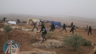 مستوطنون يحرثون أراضي زراعية في الخضر جنوب بيت لحم