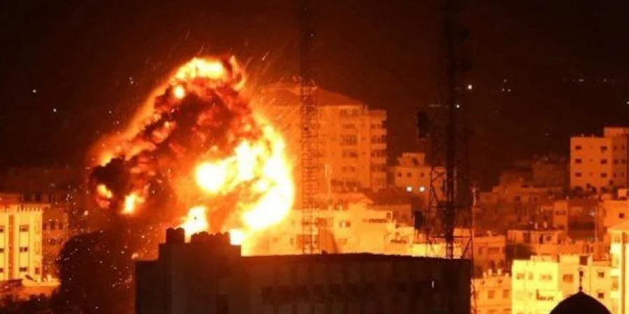الاحتلال يفجر منازل ومخزنا في مخيم طولكرم