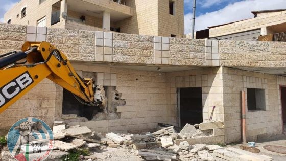 السلطات الإسرائيلية تجبر مواطنا على هدم منزله في وادي عارة