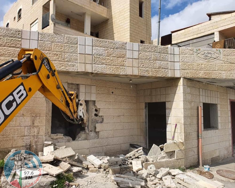 السلطات الإسرائيلية تجبر مواطنا على هدم منزله في وادي عارة