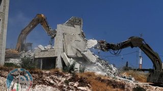 الاحتلال يعتقل مواطنة من روجيب ويهدم مخازن في عصيرة الشمالية