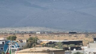 مستعمرون يضعون كرفانات ومعرشات غرب بردلة بالأغوار الشمالية