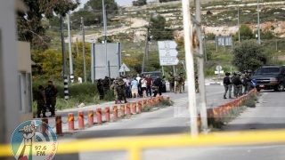 مستوطنون يتجمهرون على طريق قلقيلية – نابلس