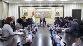 مصطفى يبحث مع مسؤول أممي توفير الإيواء المؤقت واستعادة الخدمات في قطاع غزة