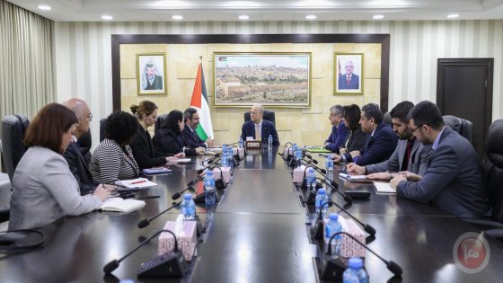 مصطفى يبحث مع مسؤول أممي توفير الإيواء المؤقت واستعادة الخدمات في قطاع غزة