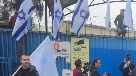 مستوطنون يقتحمون مبنى “الأونروا” في حي الشيخ جراح