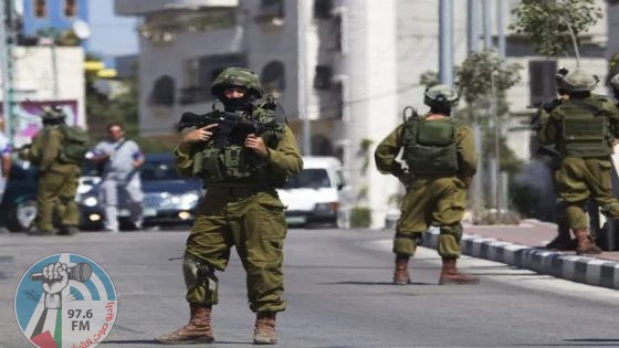 الاحتلال يقتحم المنطقة الجنوبية في الخليل ويداهم منزلي أسيرين محررين