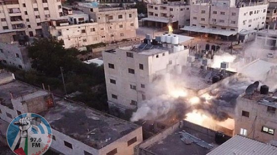 الاحتلال يفجر مخزنا ويعتقل مواطنا من نابلس
