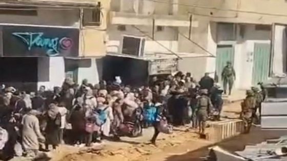 شاهد- تدمير واسع ونزوح 2000 مواطن قسرا من مخيم الفارعة