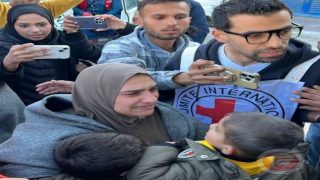 وصول 46 طفلا وامرأتين ضمن تبادل الاسرى.. لا نساء وأطفال في سجون الاحتلال