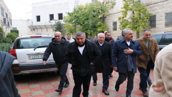 محافظ الخليل يتفقد المنطقة الجنوبية من الخليل ويفتتح مكتب مساعد المحافظ