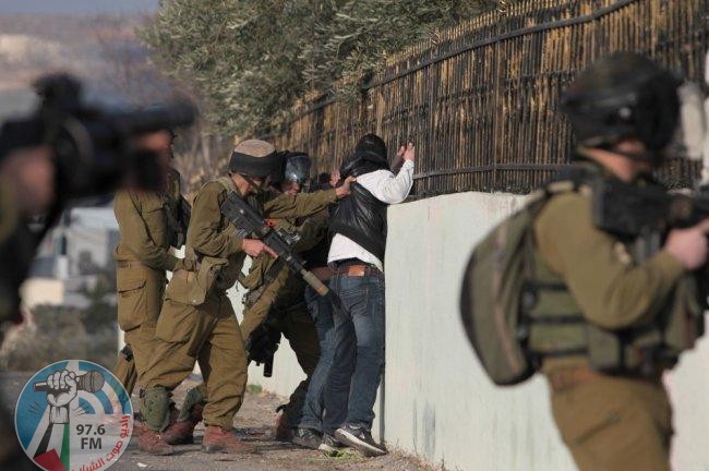 الاحتلال يعتقل أربعة مواطنين من قلقيلية