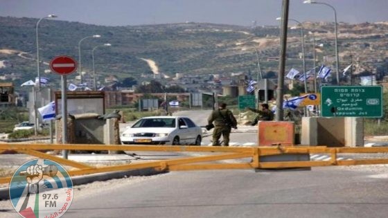 الاحتلال يواصل إغلاق مدخل قرية المنشية جنوب بيت لحم لليوم الخامس
