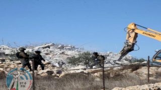 الاحتلال يهدم جدارا استناديا في شرق قلقيلية