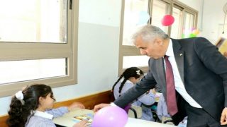 وزير التربية يُطلق الفصل الدراسي الثاني بجولة تفقدية في تربية أريحا