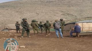 مستعمرون يسرقون خيمة سكنية ومحتوياتها في الأغوار