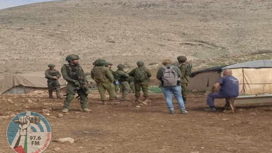 مستعمرون يسرقون خيمة سكنية ومحتوياتها في الأغوار