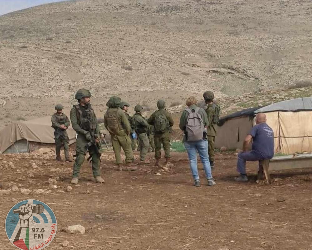 مستعمرون يسرقون خيمة سكنية ومحتوياتها في الأغوار