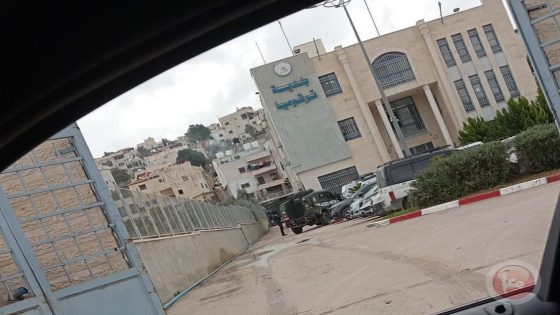 قوات الاحتلال تقتحم مقر بلدية ترقوميا وتعتقل 3 مواطنين