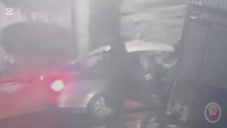 نجاة موظفي شركة في الخليل بعد استهدافها برصاص مجهولين
