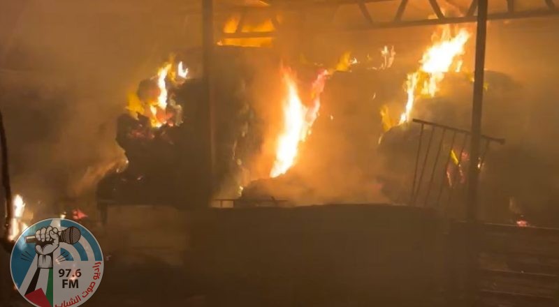 مستعمرون يحرقون خياما ويهاجمون مركبات بالحجارة في المنيا ببيت لحم