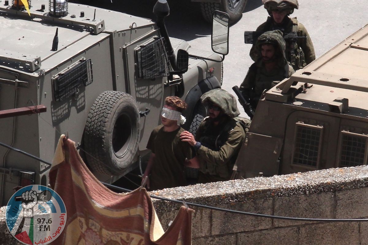 الاحتلال يعتقل 3 شبان بينهم جريحان من كفر عقب بالقدس
