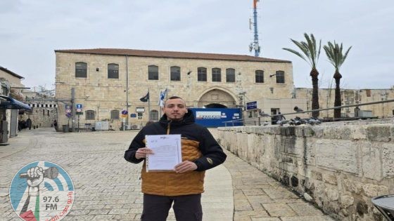 الاحتلال يسلم صحفيا مقدسيا قرارا بالإبعاد عن المسجد الأقصى