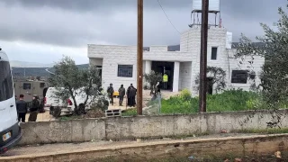 الاحتلال يهدم منزلا ويشرد قاطنيه في مجدل بني فاضل جنوب نابلس