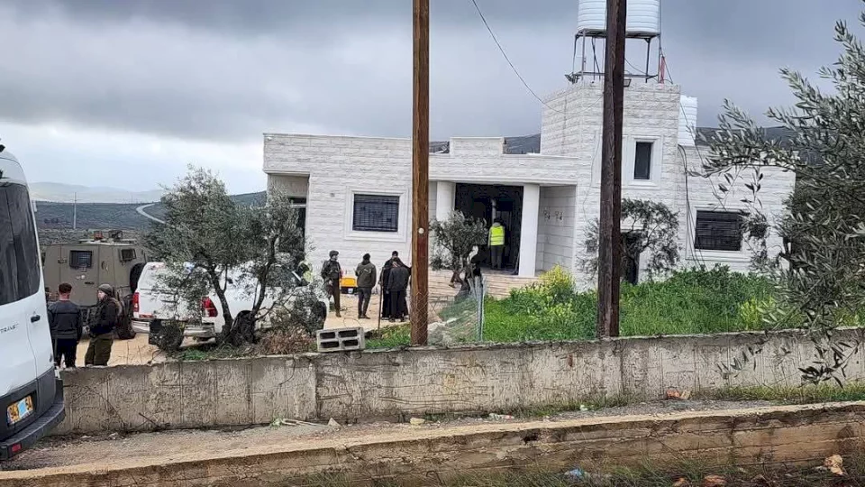الاحتلال يهدم منزلا ويشرد قاطنيه في مجدل بني فاضل جنوب نابلس
