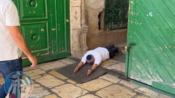 مستعمرون يقتحمون الأقصى ويؤدون السجود الملحمي