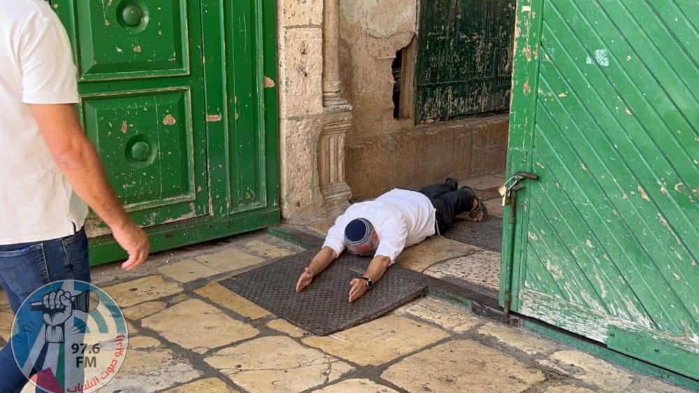 مستعمرون يقتحمون الأقصى ويؤدون السجود الملحمي