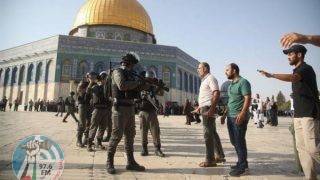 الاحتلال يبعد ثلاثة مواطنين عن القدس المحتلة