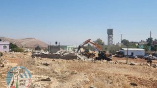 مستوطنون يعتدون على مواطن ويحاولون سرقة خيامه شرق طوباس