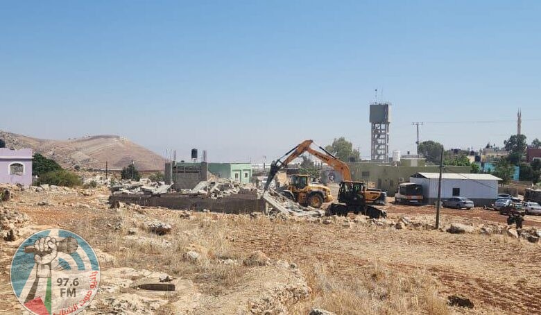 مستوطنون يعتدون على مواطن ويحاولون سرقة خيامه شرق طوباس