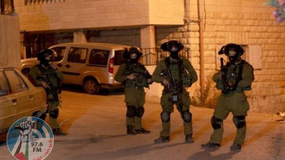 الاحتلال يعتقل 4 مواطنين بينهم شقيقان وطفل من رام الله