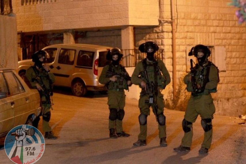 الاحتلال يعتقل 4 مواطنين بينهم شقيقان وطفل من رام الله