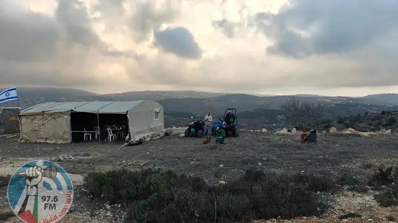 مستعمرون يقيمون بؤرة استعمارية جديدة بالأغوار الشمالية
