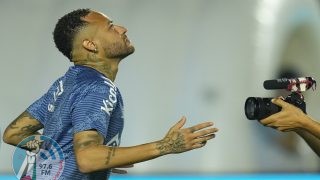 نيمار يهاجم مدرب الهلال السعودي بعد عودته لسانتوس