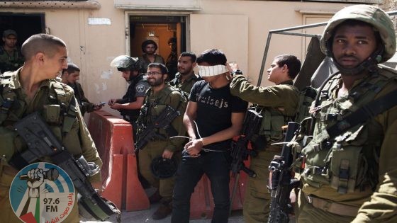 الاحتلال يعتقل 10 مواطنين من سلفيت