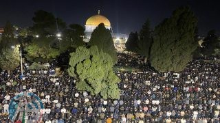 130 ألف مصل يؤدون العشاء والتراويح في المسجد الأقصى