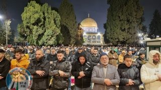 60 ألفا يؤدون صلاتي العشاء والتراويح في رحاب المسجد الأقصى المبارك