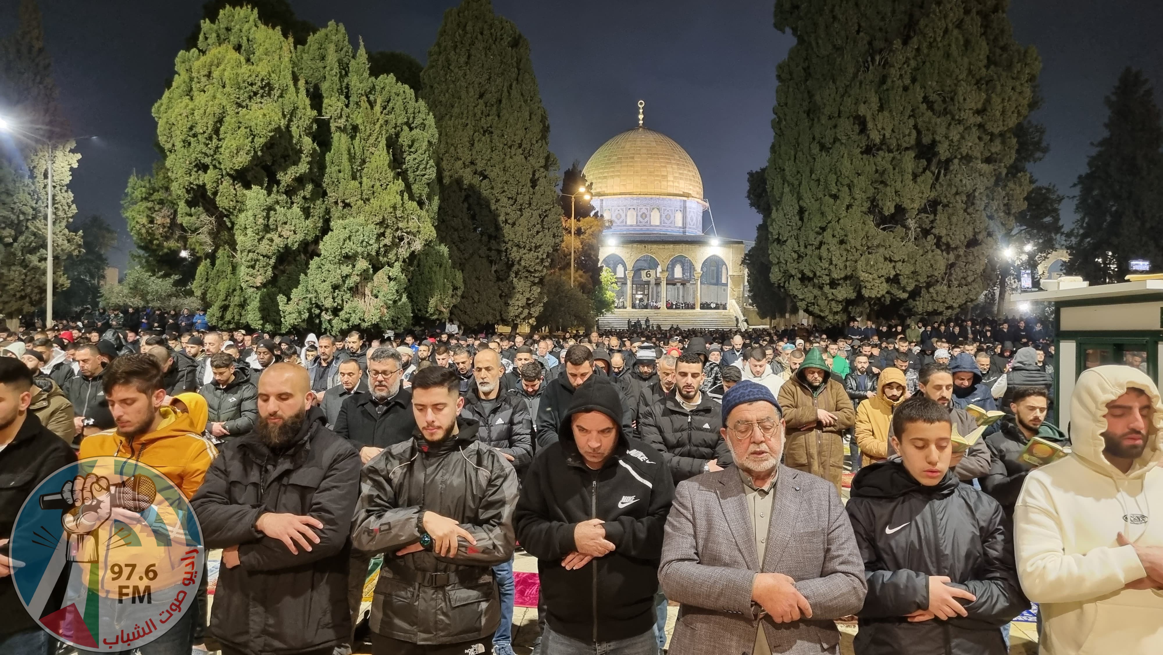 60 ألفا يؤدون صلاتي العشاء والتراويح في رحاب المسجد الأقصى المبارك