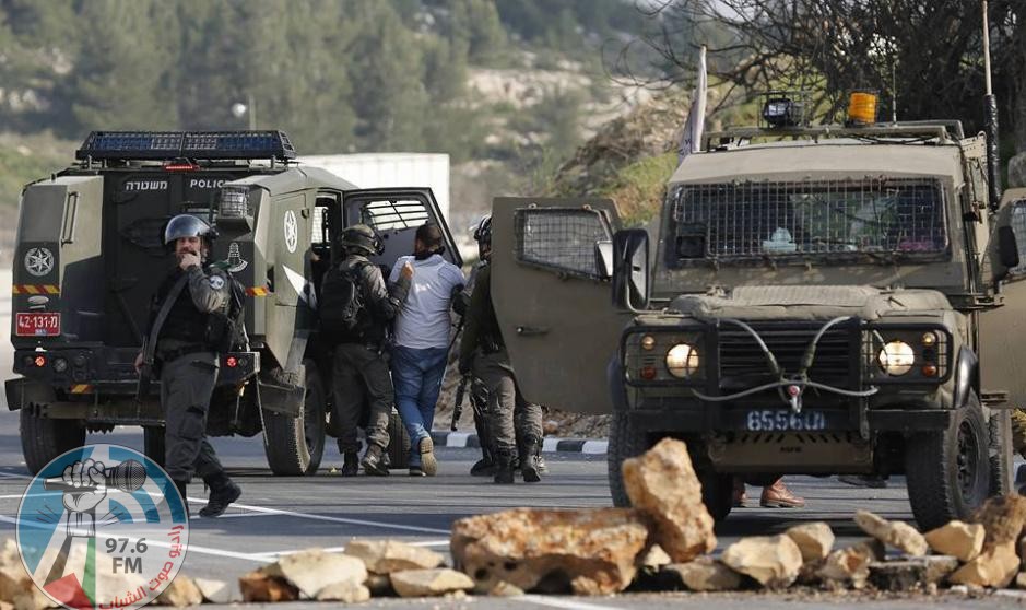 الاحتلال يعتقل 4 عمال في مخيم شعفاط شمال شرق القدس