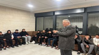 أبو كشك يتبنى التعليم الجامعي للطلبة الأيتام في مدرسة المعهد