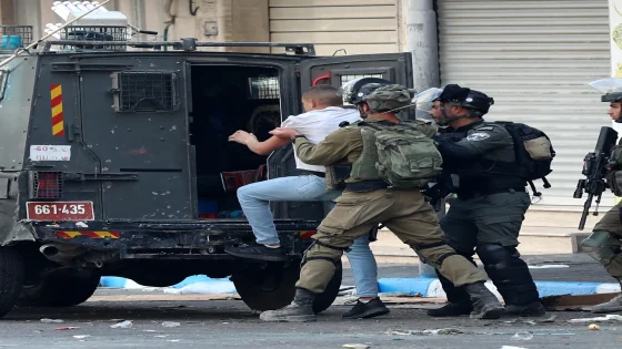 الاحتلال يعتقل أسيرين محررين ويستجوب العشرات في المغير